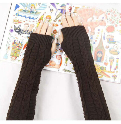 Patterned finger-less knitted long mittens