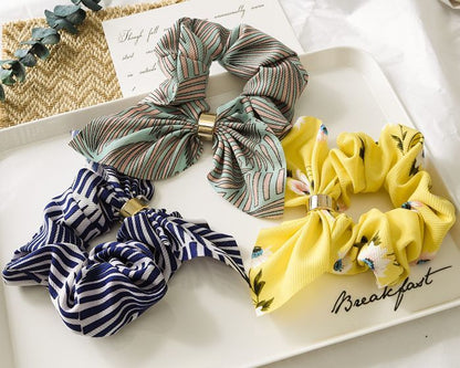 Buckle scrunchies with bow