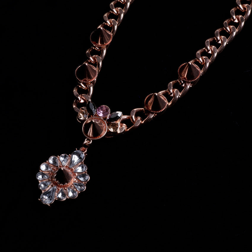 Dangling shiny gems & rivets head chain (front-head)