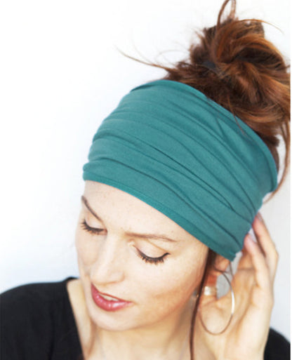Solid colour multi-purpose seamless head wrap