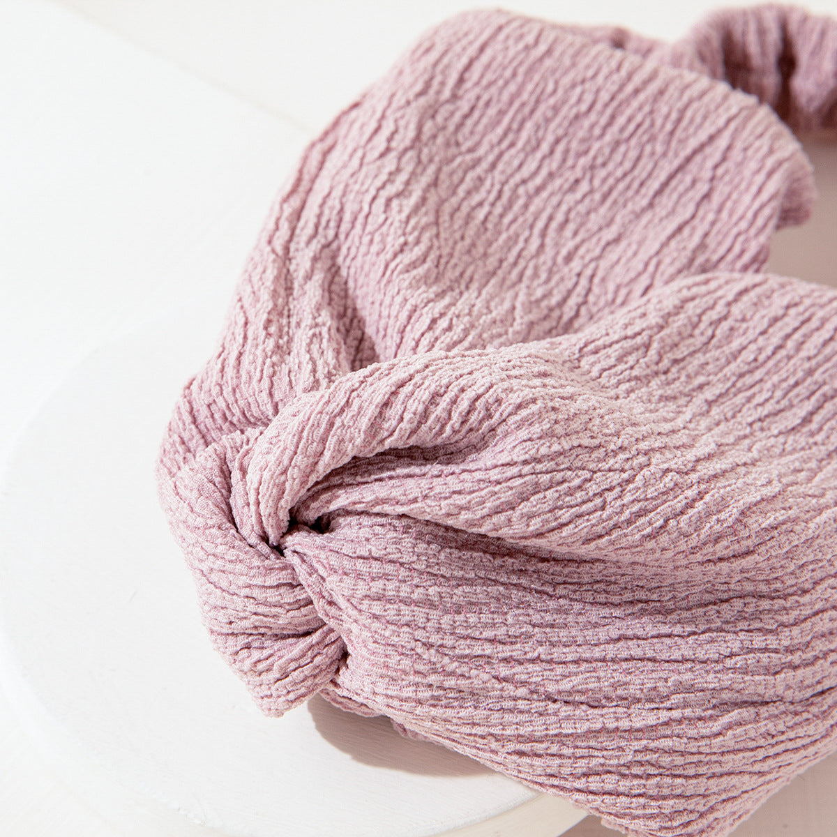 Twist front crinkled elastic headband in pink lavender