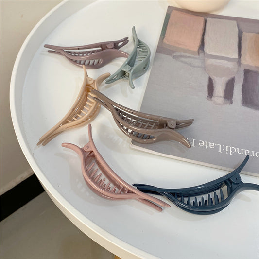 Smooth acrylic Ibis clip with teeth